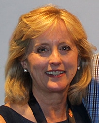 Angela Bauer Headshot